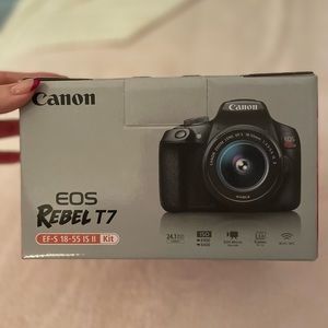BRAND NEW Canon EOS Rebel T7 15-55 IS II Kit with Canon 800 SR DSLR Bag
